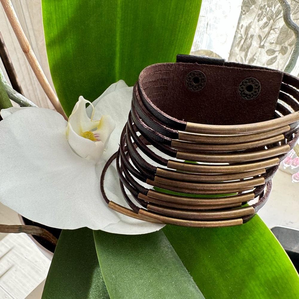 Leather & brass bracelet